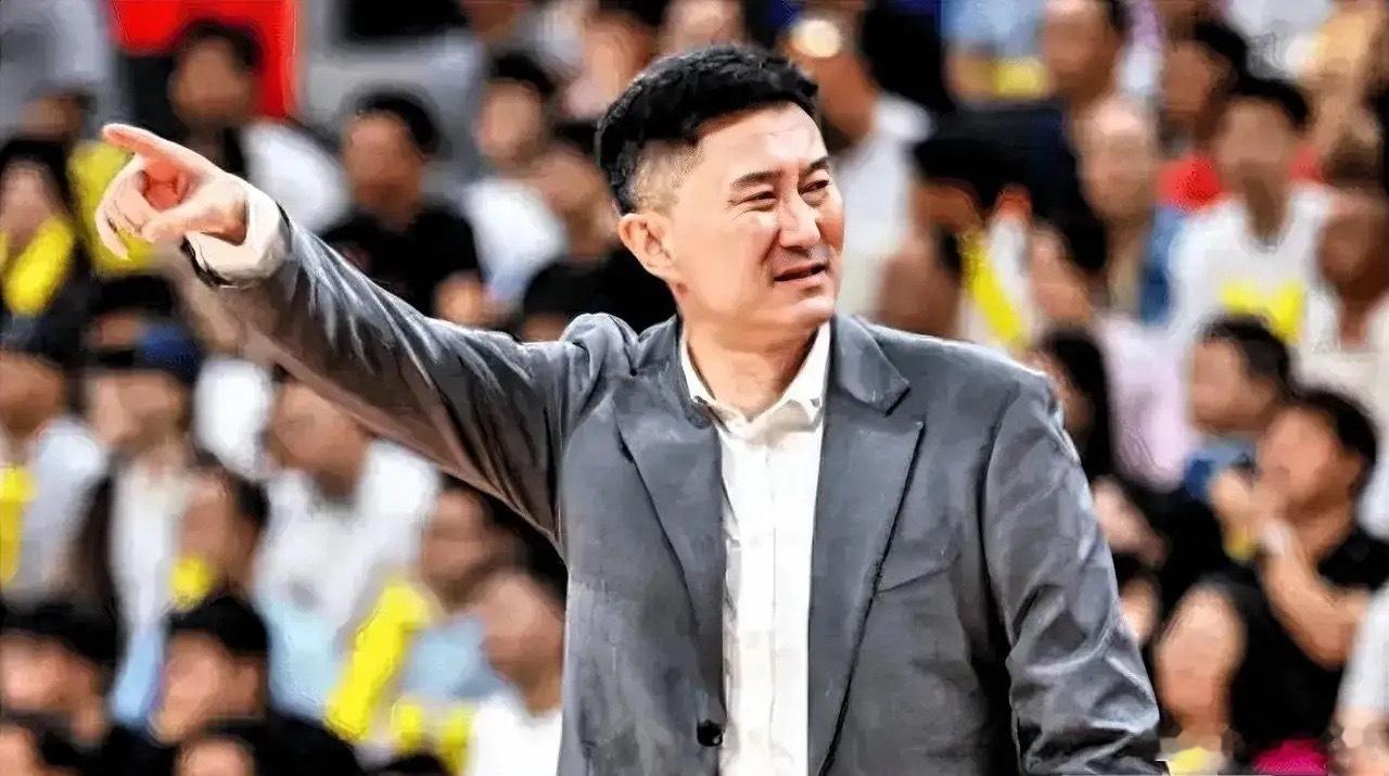 随着中国队再次输给韩国队，杜峰赛后痛心的说出大实话：他们还是太紧张了，这场他们想