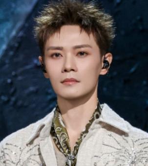 曹骏加入了张彬彬部落。在《披荆斩棘2026》三公组队时，他同时收到了孙楠、小沈阳