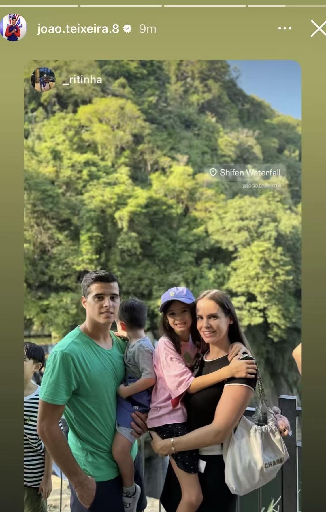 【特谢拉国庆游】昨晚，申花外援特谢拉在其个人社交平台发布了一张国庆出游的照片。