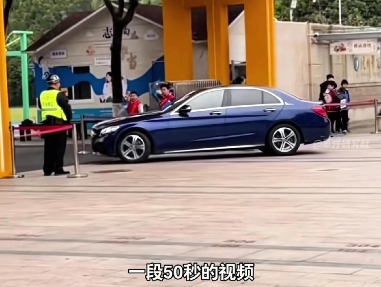 杭州笕桥小学，学生列队给老师敬礼，事件反转了。学校已经报警，有人断章取义。一段5