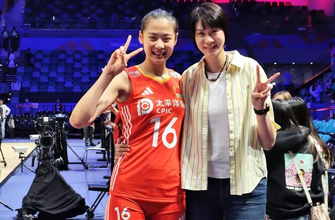 尽管王奥芊在联赛中连主力都打不上，作为国家队副攻位置上的重点培养对象，在上海女排