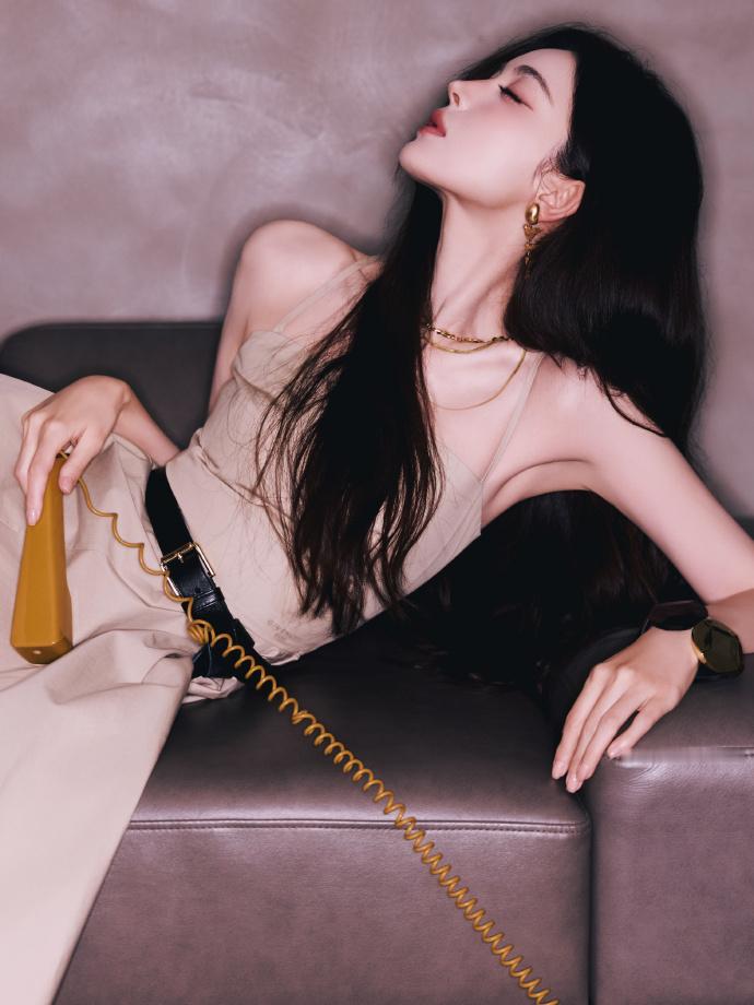 1.古力娜扎和张云龙掰了，两人聚少离多，张云龙父母催着他成家，古力娜扎不同意，一