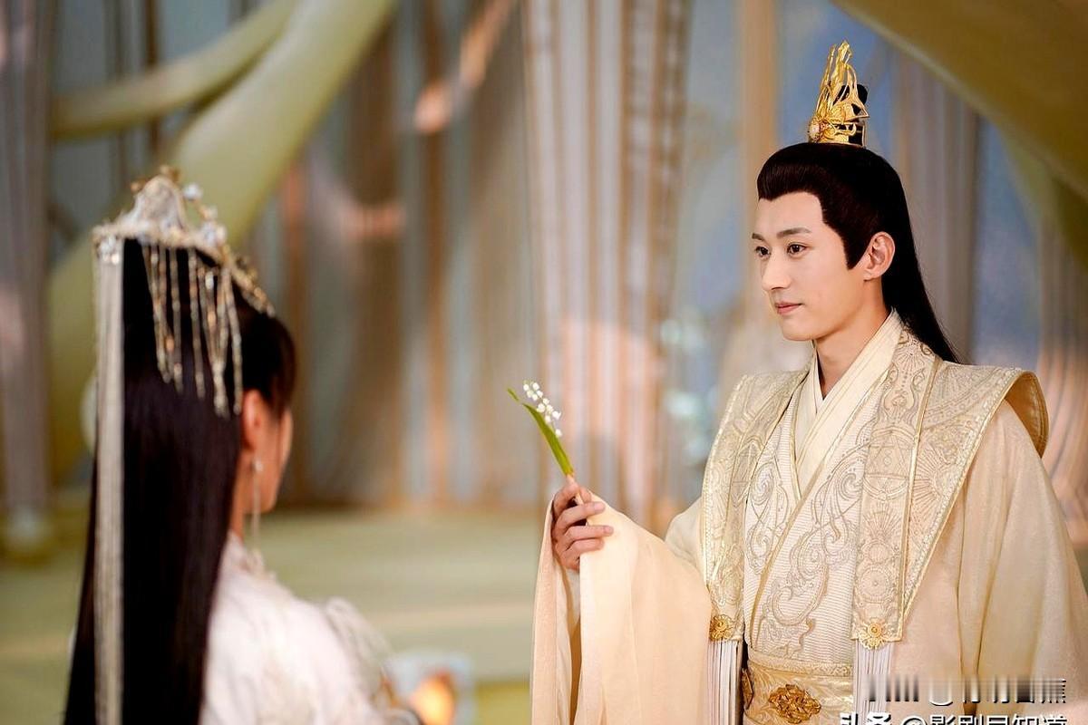 《落花时节又逢君》我叫锦绣，下一任天帝的第一继承人，但我却不是天后的亲骨肉。