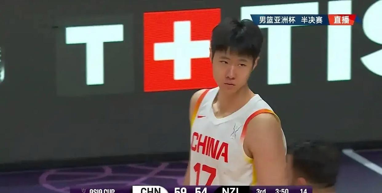 中国男篮大将赵嘉义真是太谦逊了！今天赵嘉义在接受媒体采访时聊到了参加男篮亚洲杯的