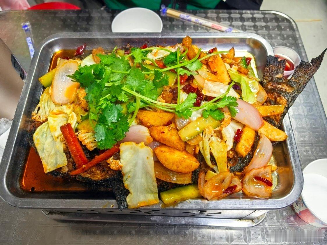 都睡了吧？放条烤鱼，应该没人看了