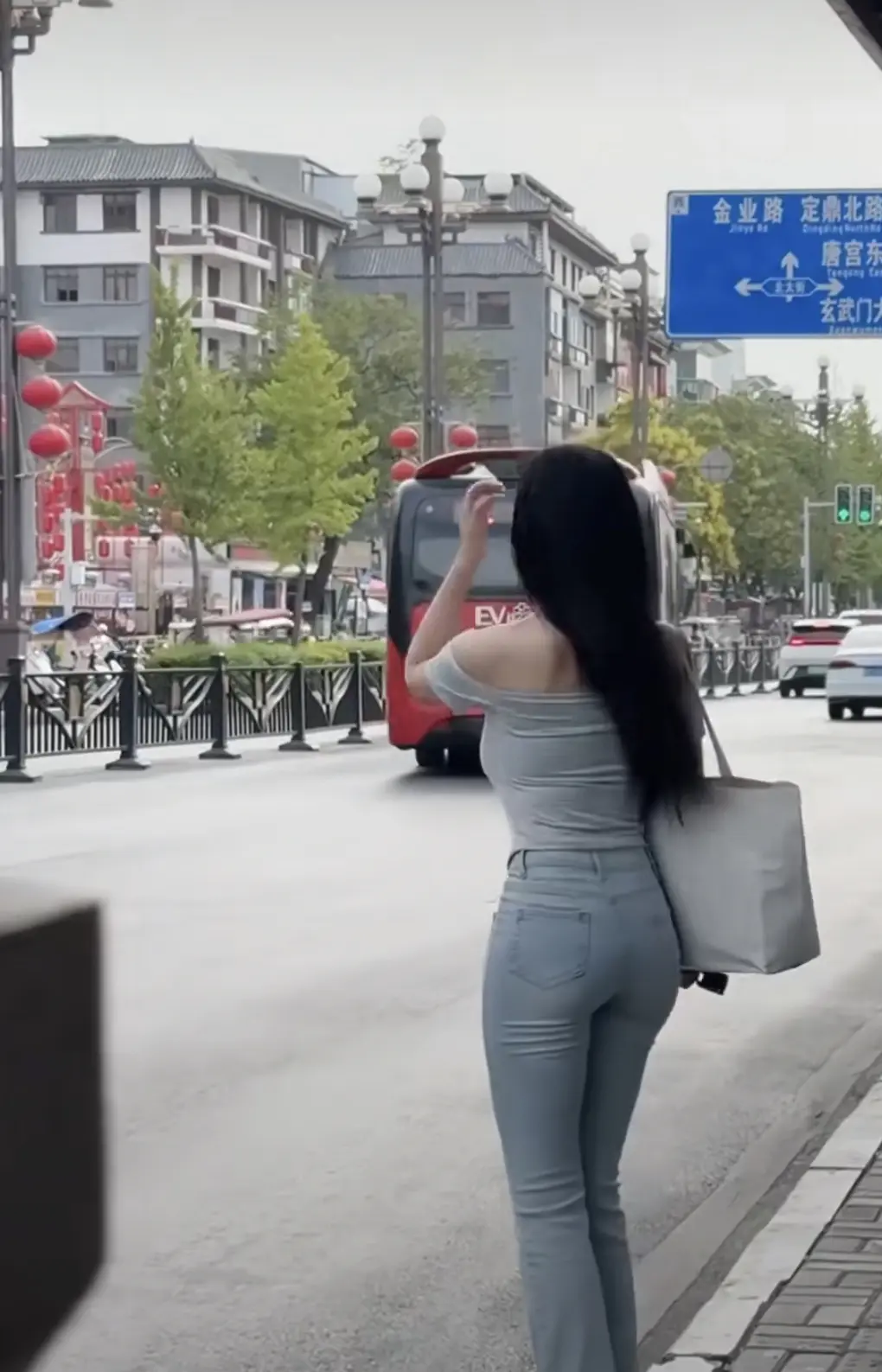 第一次见到没穿高跟鞋的大长腿