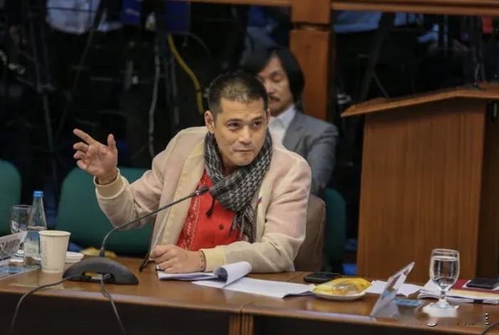 菲律宾参议员罗宾·帕迪利亚办公室周一否认其计划调查众议院多数党领袖桑德罗·马科斯