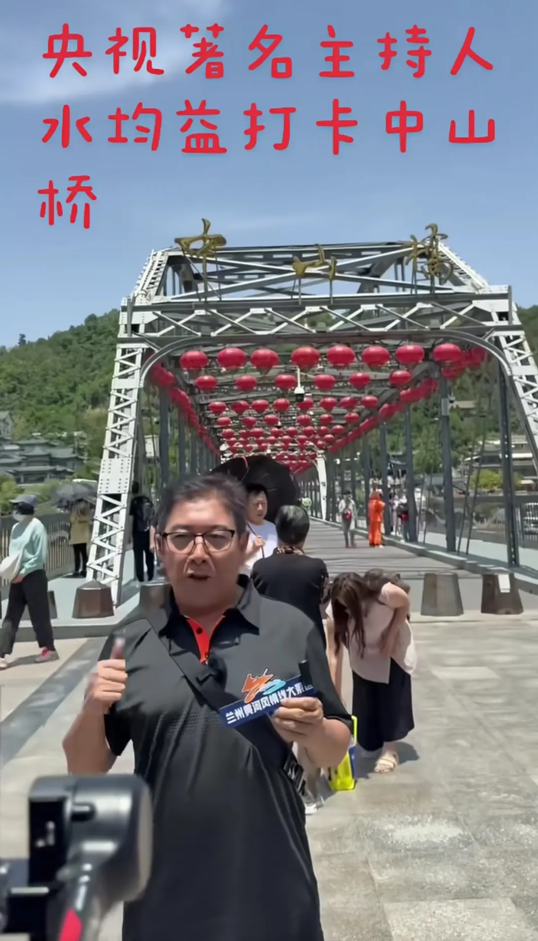 好久不见他了。居然回来了？