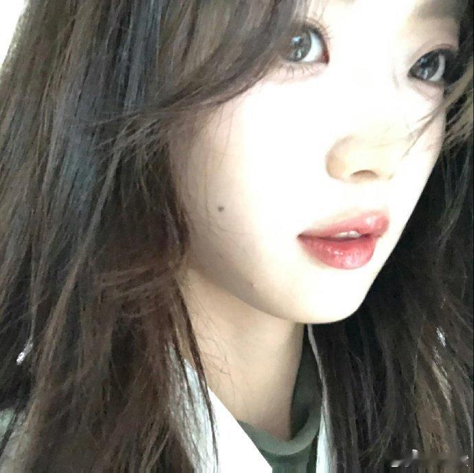 孙千ins更新照孙千ins更新照美到挪不开眼，妈咪风大片氛围感拉满。腰腹纤细，
