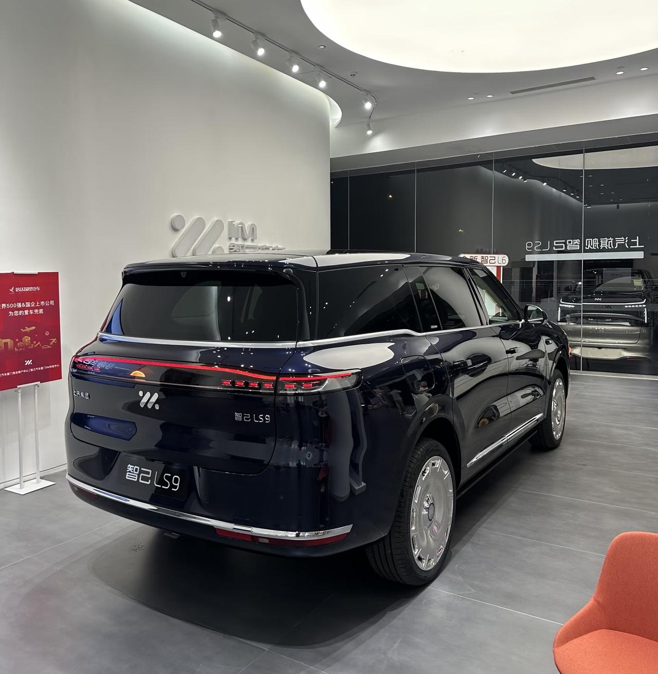 2025广州车展上，路过智己的展台处，体验了新上市的智己LS9！说说我体验后的真
