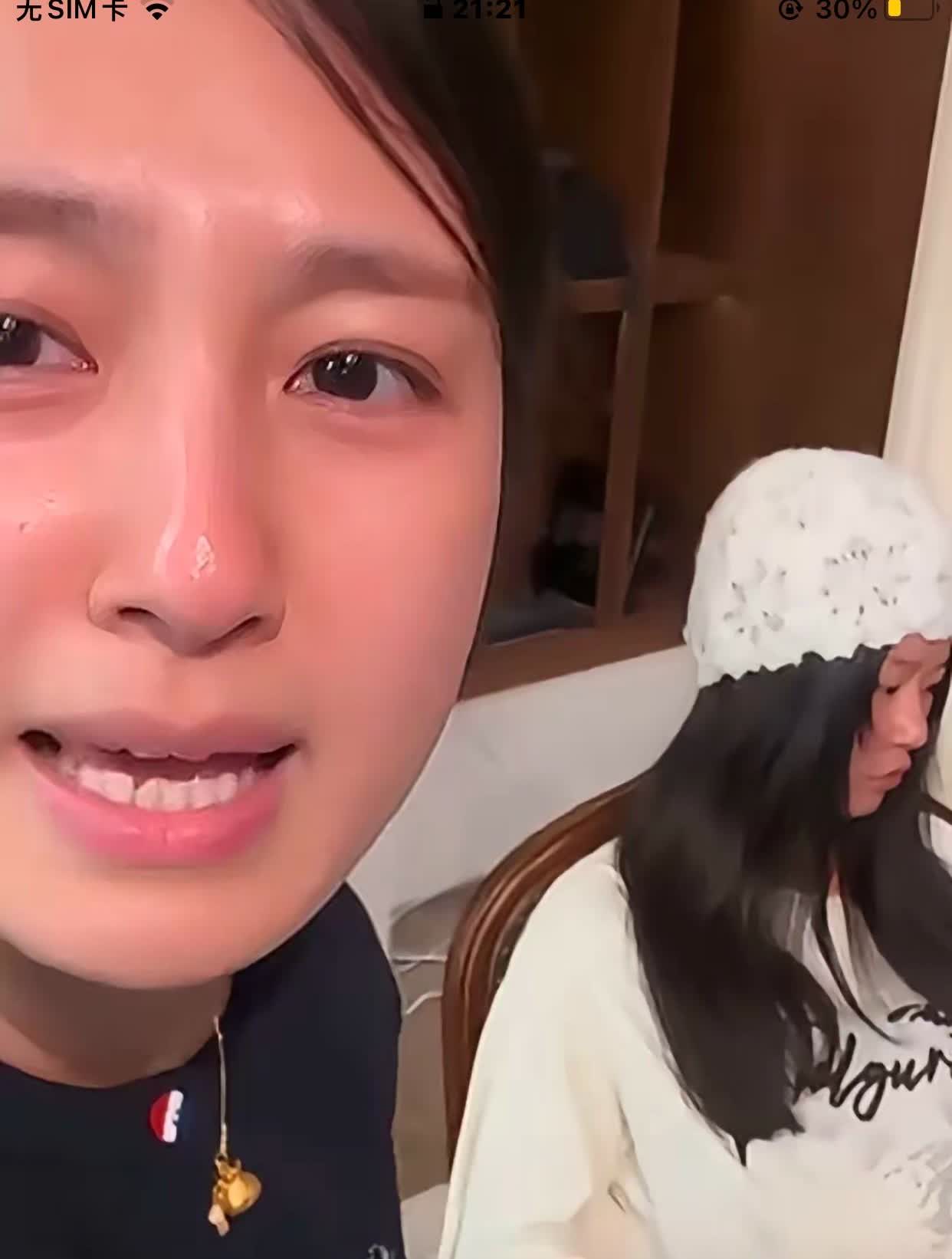 家花没有野花香，野花没有家花开的长，渣男爱踩野花女子被二十年的闺蜜背