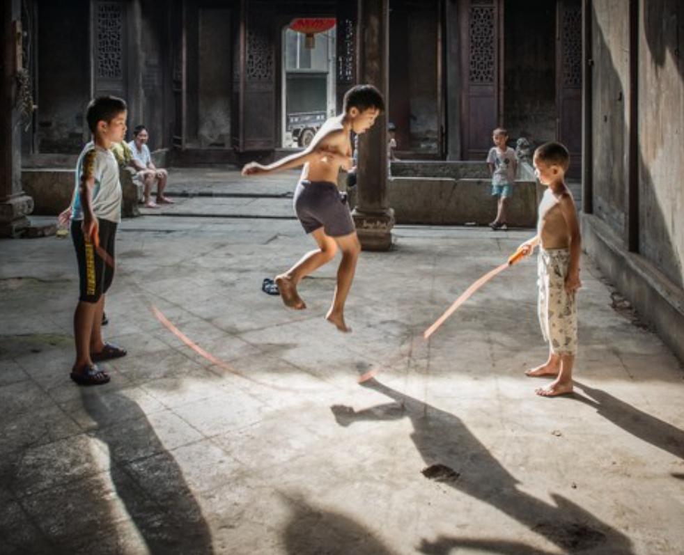 80后，生不逢时！该见的都见过了，该经历的也都经历了了：出生的时候，超生挨罚款