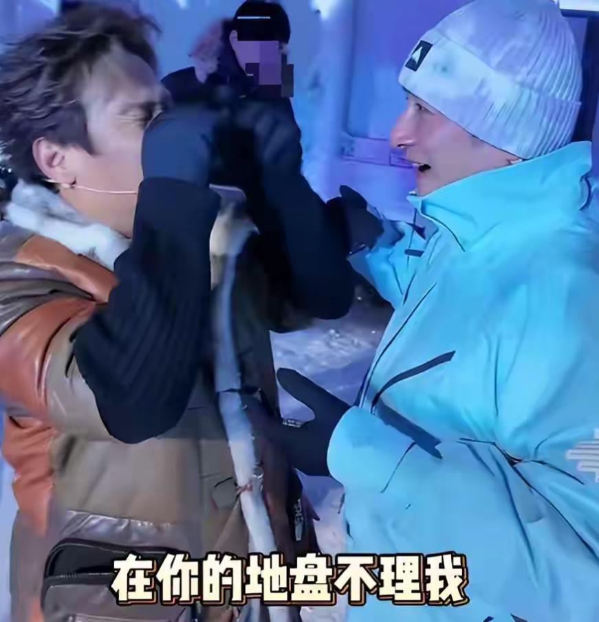 近日，李维嘉在社交平台发布一段趣味视频，记录自己在后台被宋小宝和谢娜“无视”的经