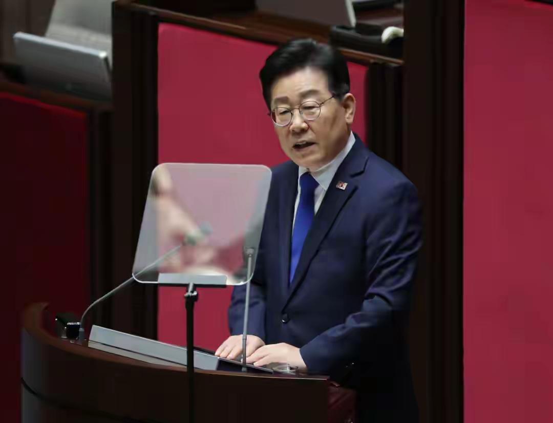 李在明刚想斡旋中日，高市一句话破防韩国，地震给日本敲响警钟？这出外交大戏连