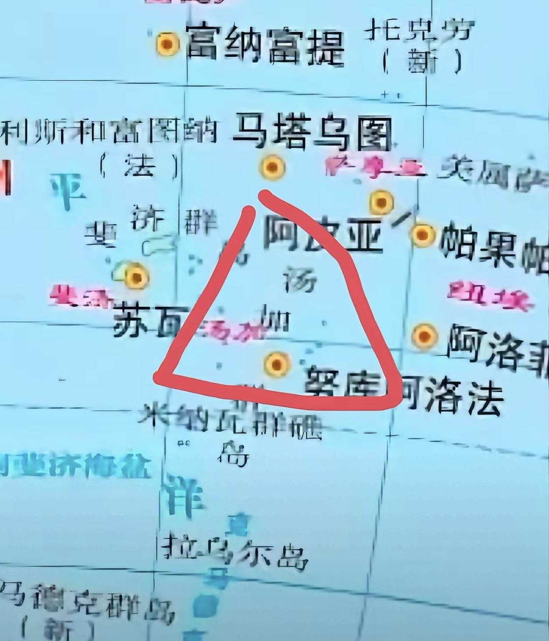 近期汤加被高规格接待引发热议。这个陆地面积仅700多平方公里的小岛国，实际掌控7