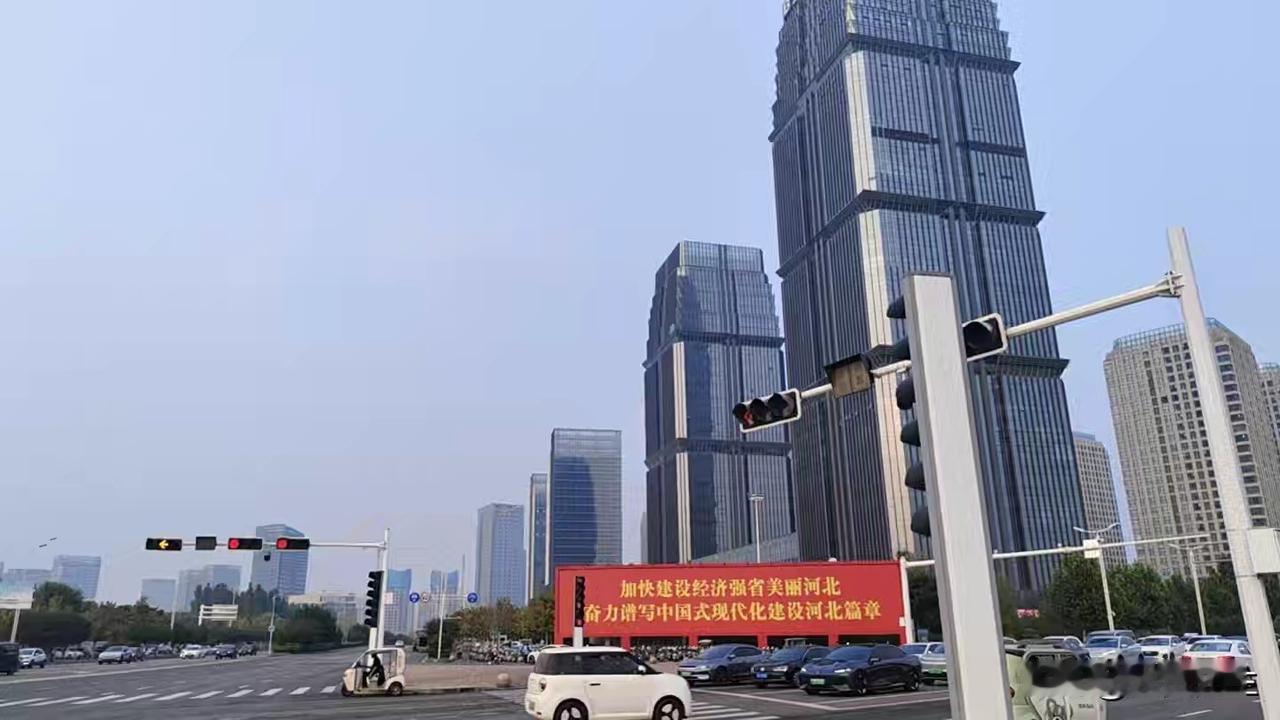 在过去的五年多时间里，石家庄的进步是巨大的，在全国的GDP排名中，从40位上升到