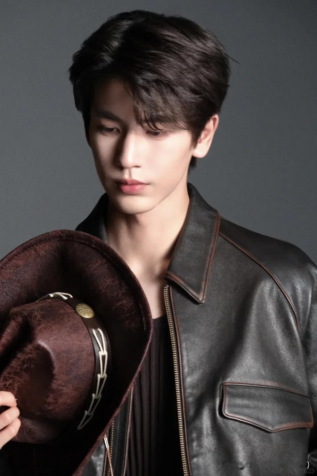 惊爆！娱乐圈“暗战”升级：明星秘事与爱恨纠葛全曝光娱乐圈的八卦就像一场永不落