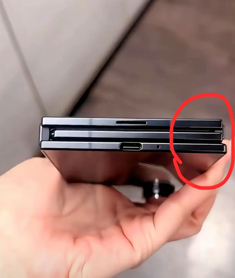 都知道先发的手机有先发优势，后发的手机也有后发优势。没想到后发的三星三折叠手机把