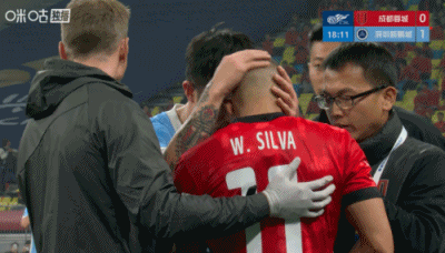 姜至鹏的红牌该不该判？中超首场比赛就毁于裁判17分钟的红牌上，无论出于平衡比赛