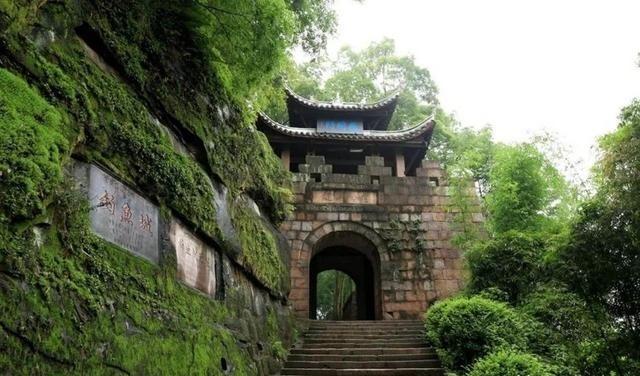 13世纪，忽必烈在钓鱼城立誓，绝不杀城中一人！钓鱼城位于今重庆合川区，地处嘉陵