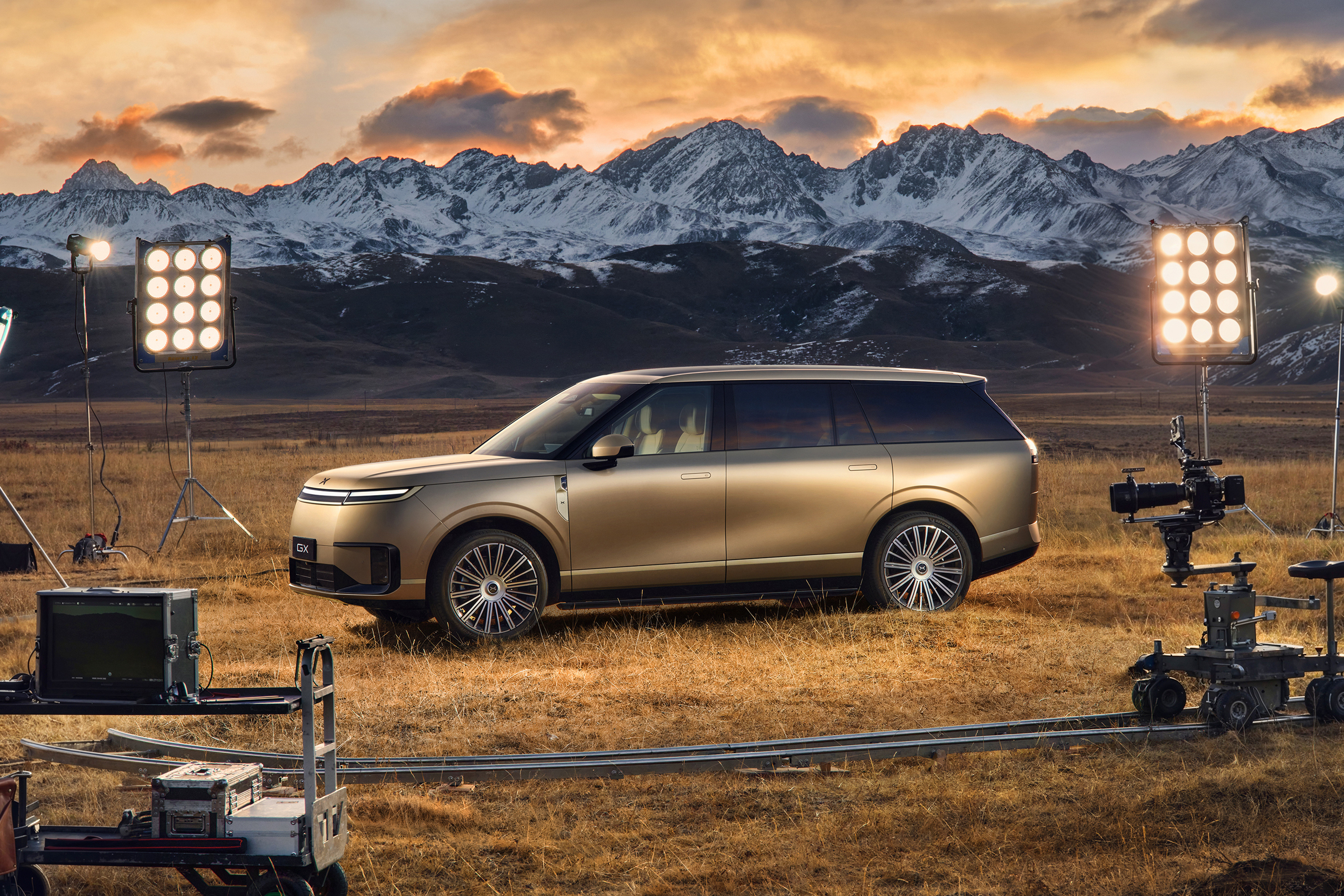 新科技旗舰小鹏GX来了我勒个豆，我愿称之为这是小鹏最帅SUV，这个外观造型很戳各