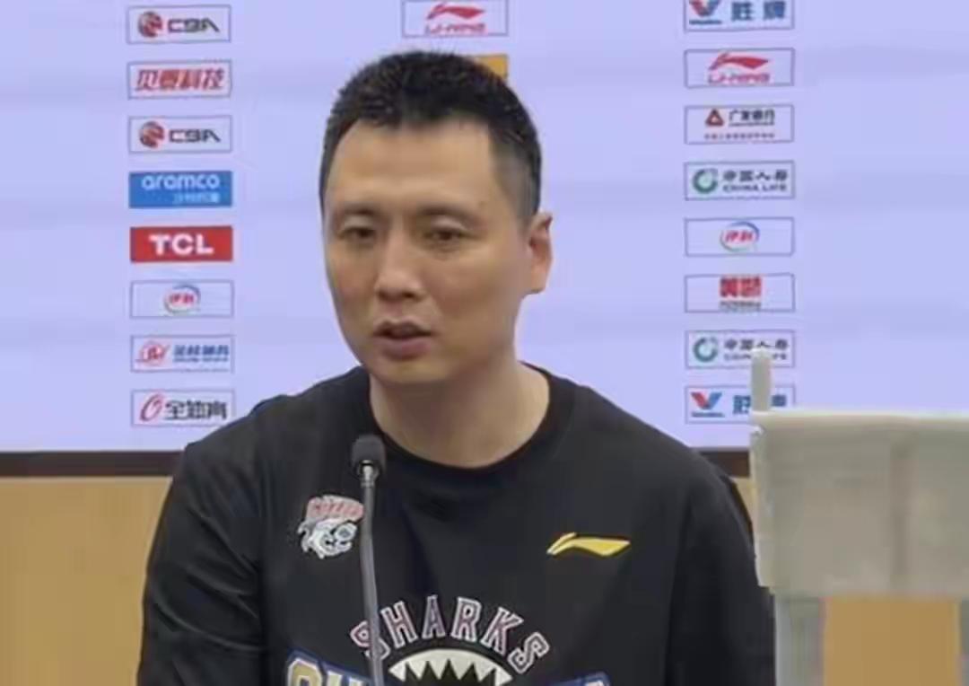 【昨晚上海久事主场大胜浙江广厦，四比一淘汰对手摘得2025/26赛季CBA总冠