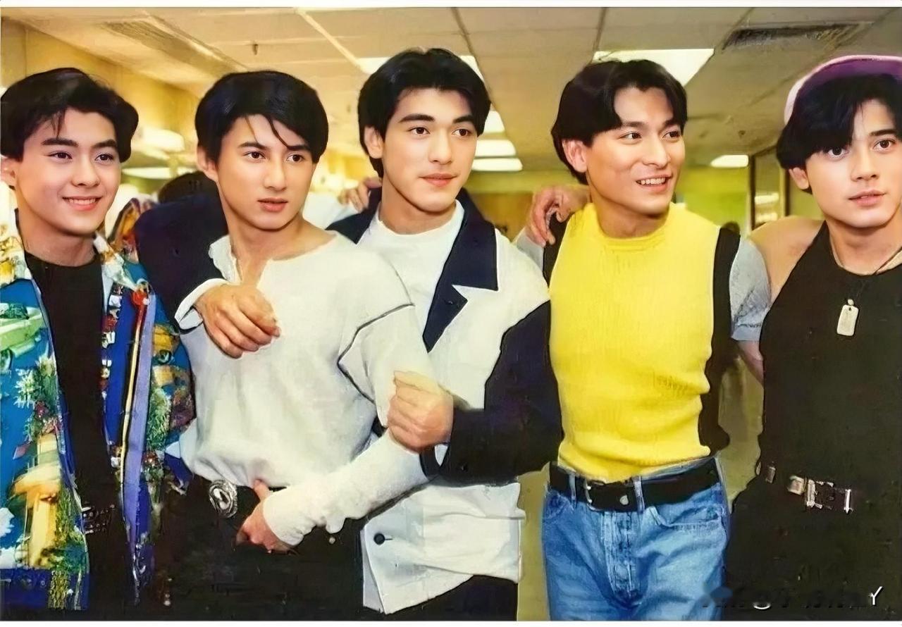 这是林志颖、吴奇隆、金城武、刘德华、郭富城年轻时的合照，真是惊艳了时光！