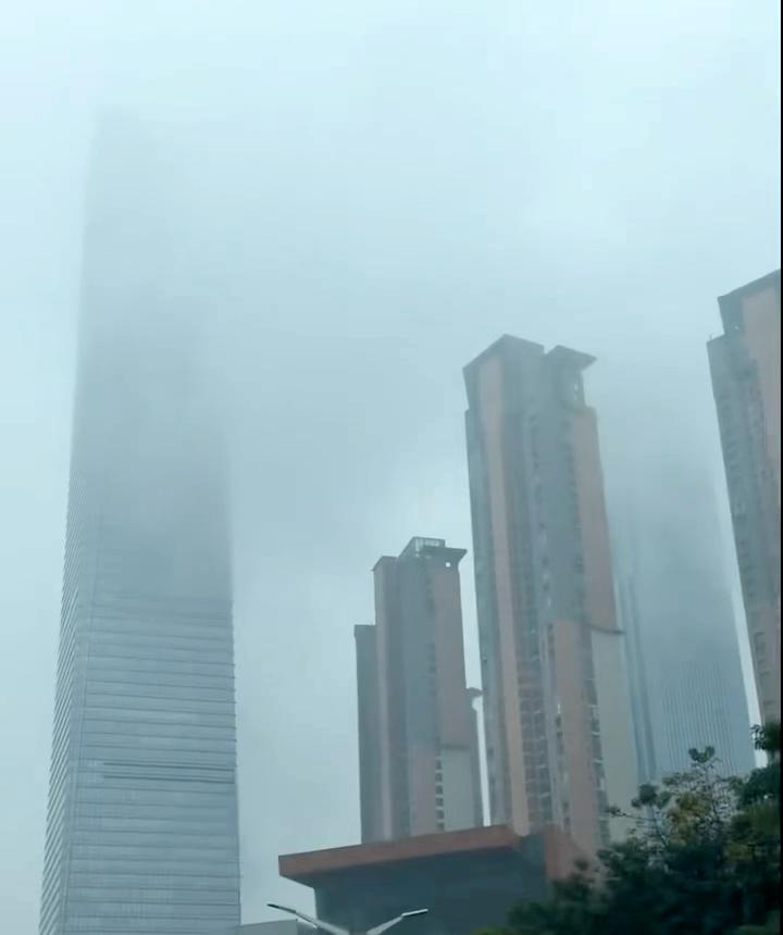 南宁这天气是要搞事情吗？刚搞完卫生就怕回南天杀到，白干的感觉谁懂啊！更离谱的是，