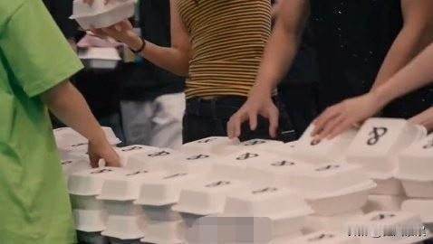 王源，引发热议！10月2日，王源意外登上热搜！原因是有网友放出一段他在巡演期