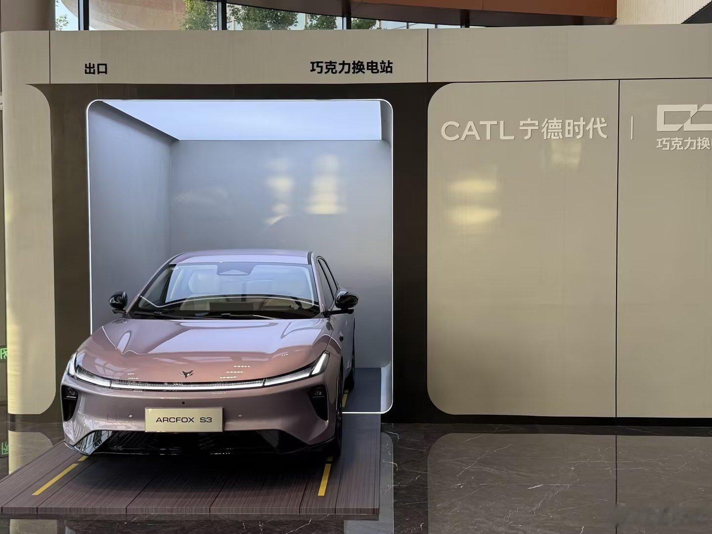 这年头，有性价比的车那就是好车，极狐S3凭借换电裸车6万级的价格，应该是有很大机