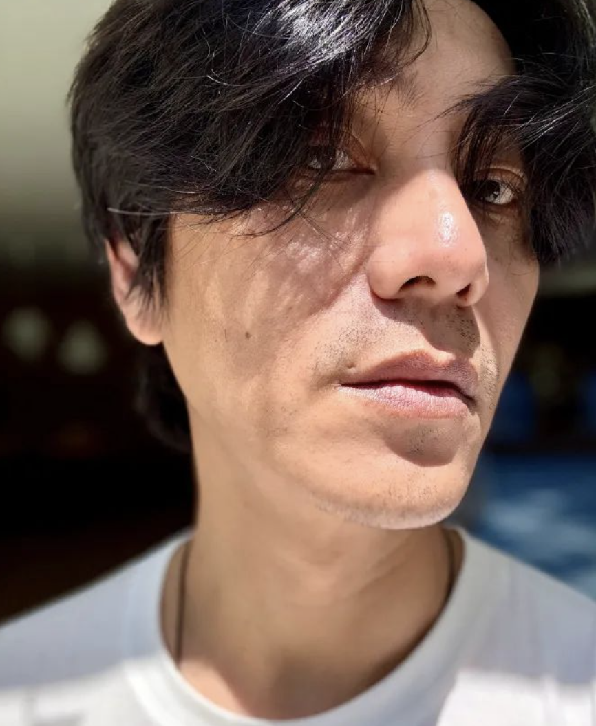 陈坤微博晒无滤镜照片网友感慨不再青涩如金燕西