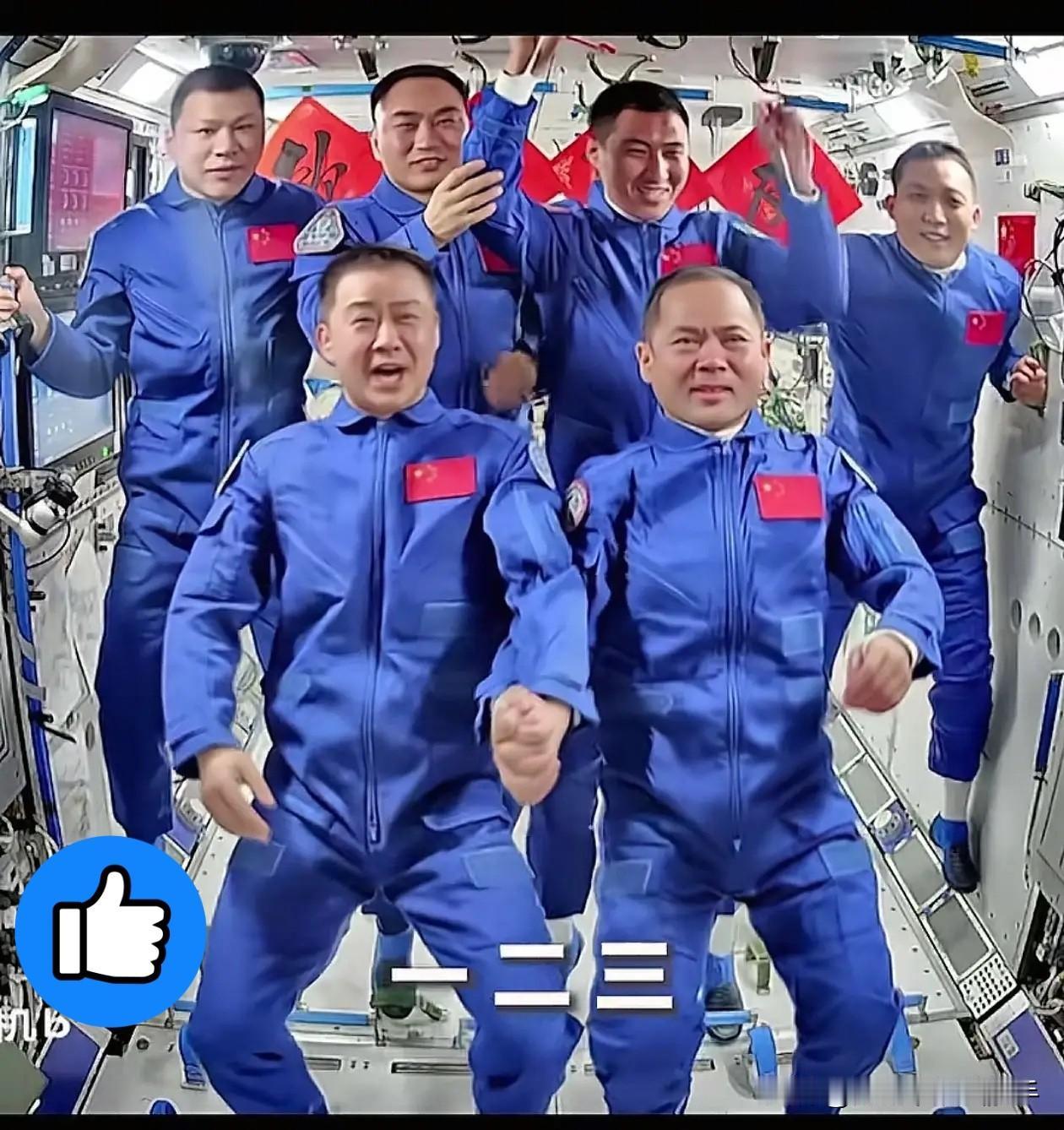 看了半天才整明白！神舟20号的3位航天员，居然要坐神舟21号飞船回家！原