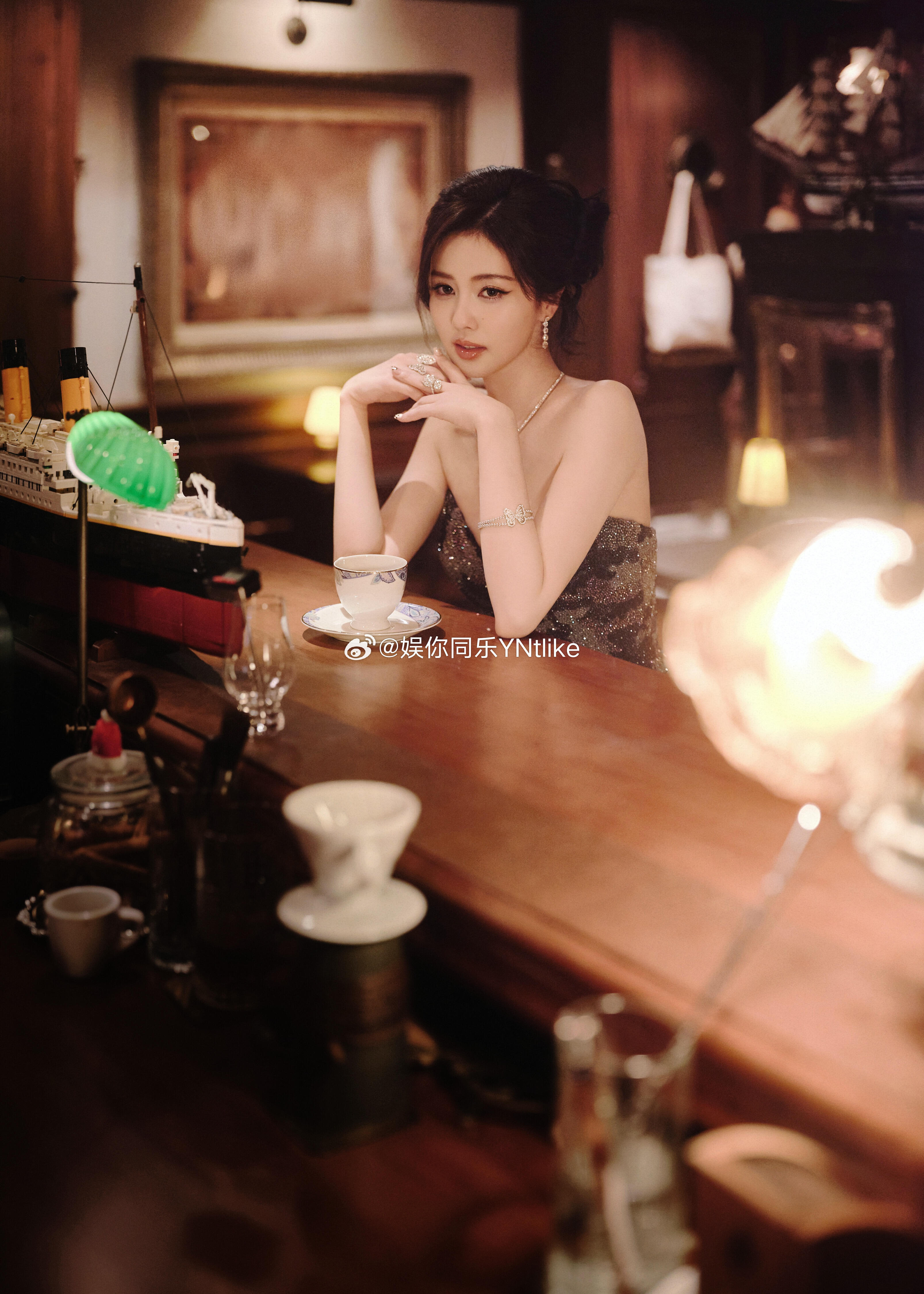 白鹿微博之夜第二套白鹿红毯飞吻白鹿