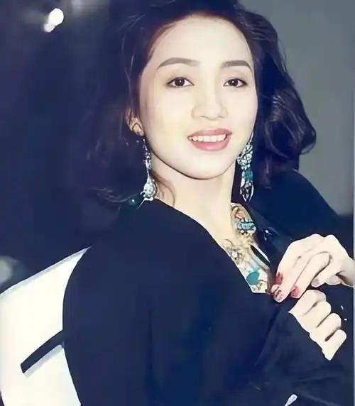 张学友垫付85万,罗美薇扇风23次,这段友谊被误会了吗2004年1月9日