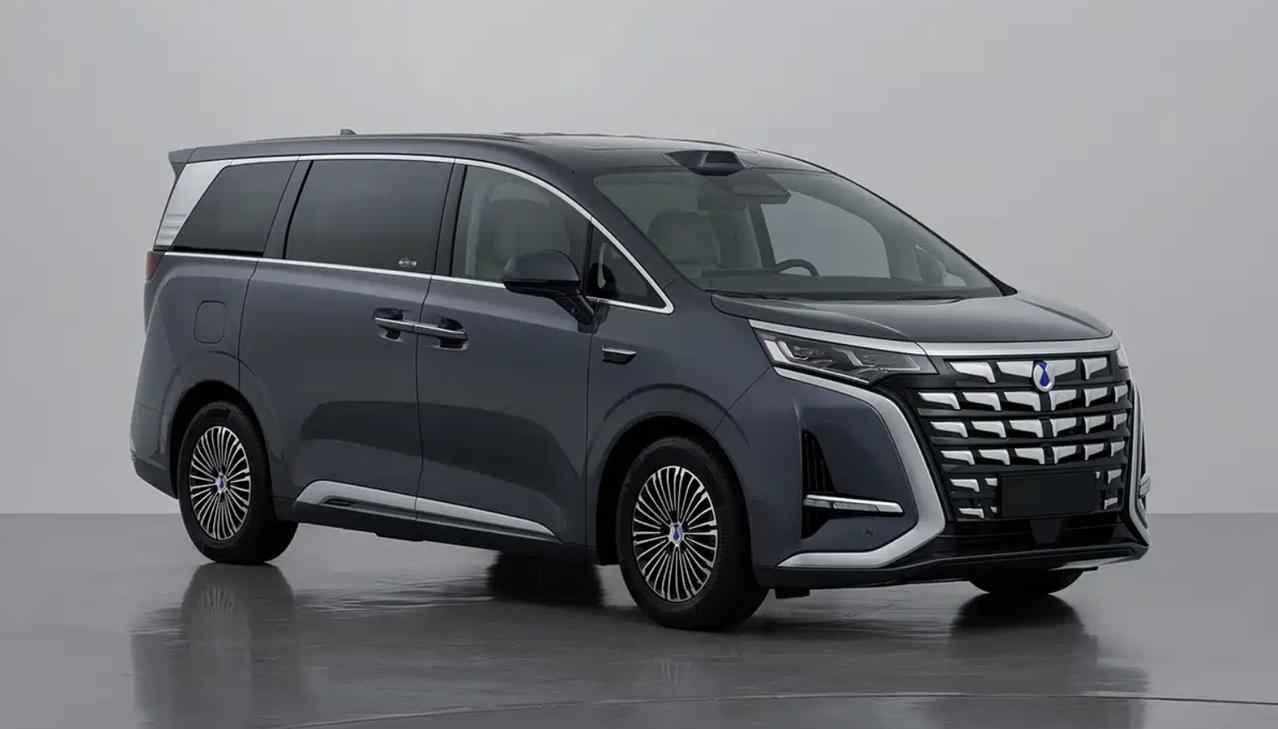 近日，懂车之道获悉，从最新一期工信部目录中发现了新款腾势D9插混版的申报图，外观