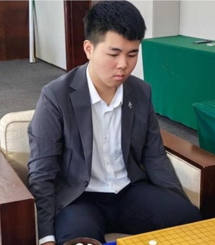 世界冠军又栽了27届围甲联赛第8轮上海聚申队客场迎战山东银丰队，中国等级分