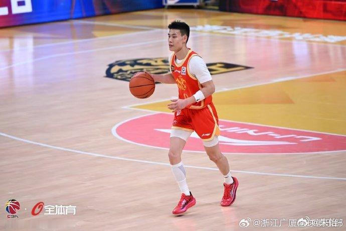 哈哈哈，卢伟解说辽宁vs广厦想给杨鸣支招：真想中场休息时间打电话给杨鸣，放林秉圣