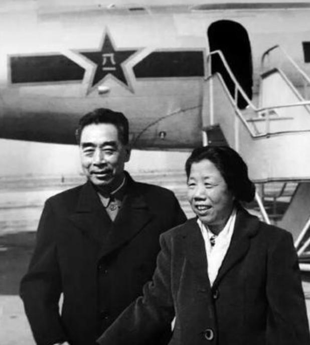 70年周恩来夫妇被邀合影，却是最后一次合影，邓颖超：我真后悔“杜师傅，今天就拍