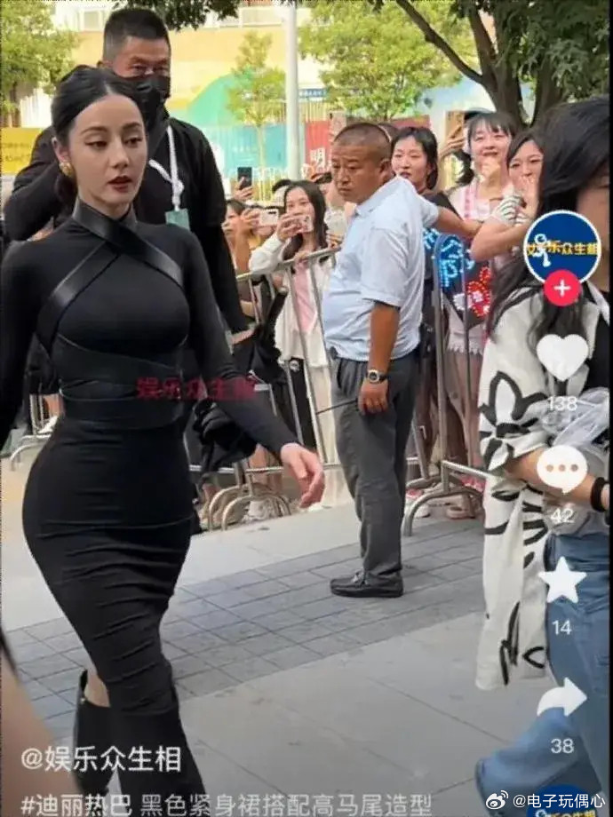 哇靠..热巴这惊人的腰臀比