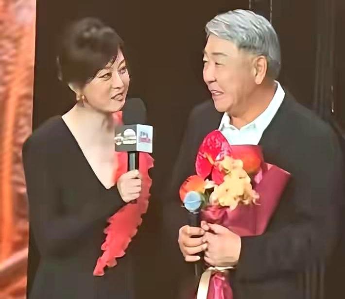 孙俪领奖时说的一句话，戳破了娱乐圈的虚假泡沫。2026电视剧品质盛典上，她