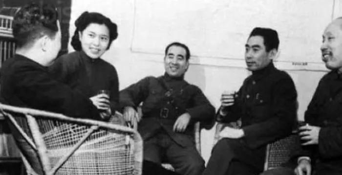 1970年9月20日，西花厅静悄悄的，周恩来总理正在会见外宾，一张不起眼的小纸条