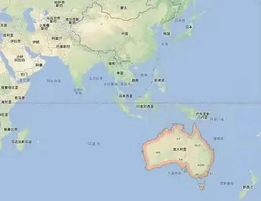 澳大利亚这块地，是块肥肉。澳大利亚国土780万平方公里，比咱们少一点，人口却