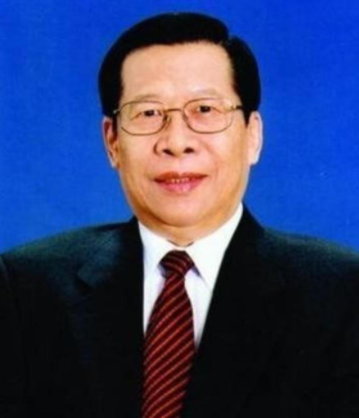 1993年，时任中央电视台台长的杨伟光，在没有上报的情况下，擅自做主在《新闻联播