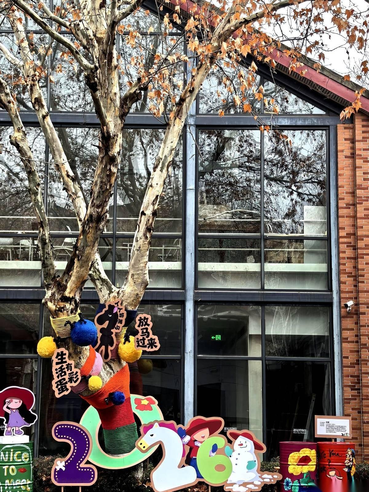 为了不让娃玩手机，我能把她的假期排得比我上班都满。今天就是第一仗。一大早六点