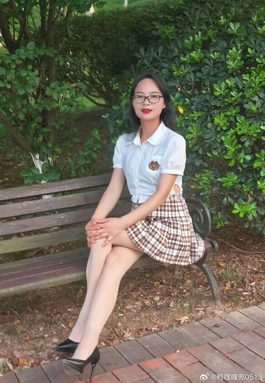 写真格子裙白衬衫青春靓丽