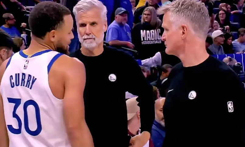 这是库里和巴特勒最无奈的比赛，科尔都心疼他们。库里34分，巴特勒33分，然后