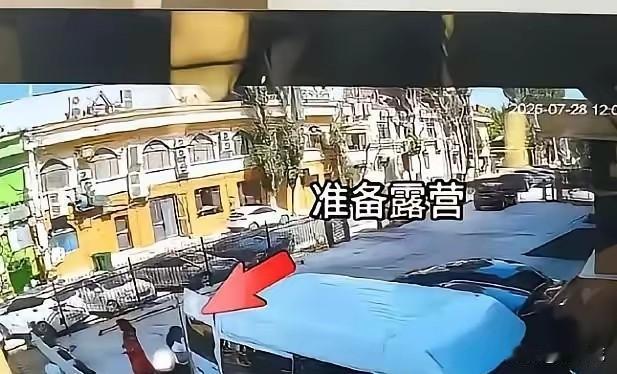 重庆的王先生一行人，已经到了西藏，但是，西藏的酒店、民宿老板都拒绝接待他们，所以