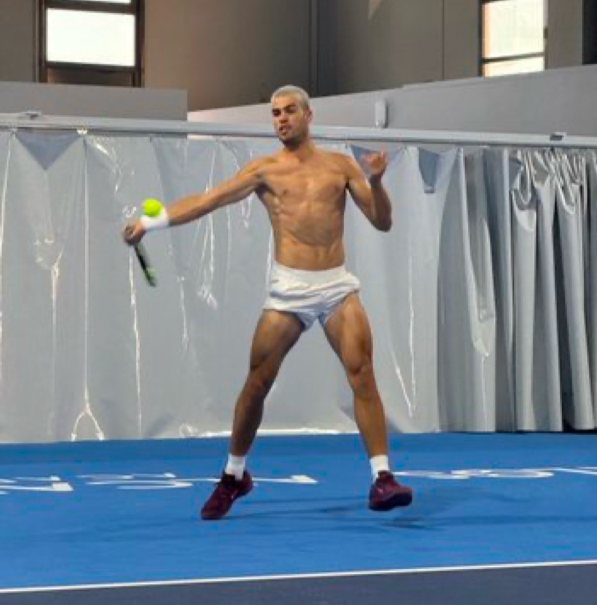 银发阿尔卡拉斯首次亮相，只是这个训练穿着，太性感了吧！ATP​​​