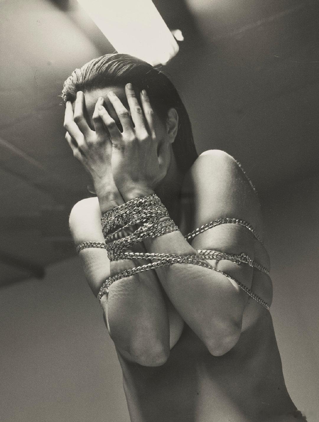 西洋历史文化鱼缸著名德国摄影家赫尔穆特·纽顿（HelmutNewton，19