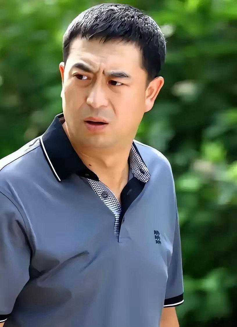 主持人问张嘉译：“你在北京有房子，以后会在北京养老吗？”张嘉译直接回了一句：“不